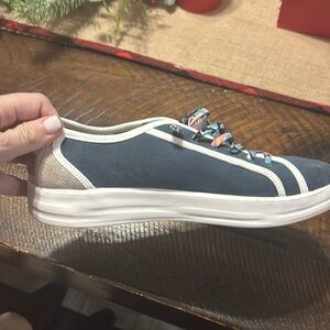 Hey dudes worn 1 time.